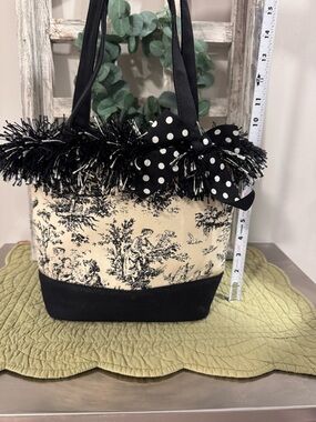 Vintage Style Retro Handbag with English Garden Print and Polka Dot Bow